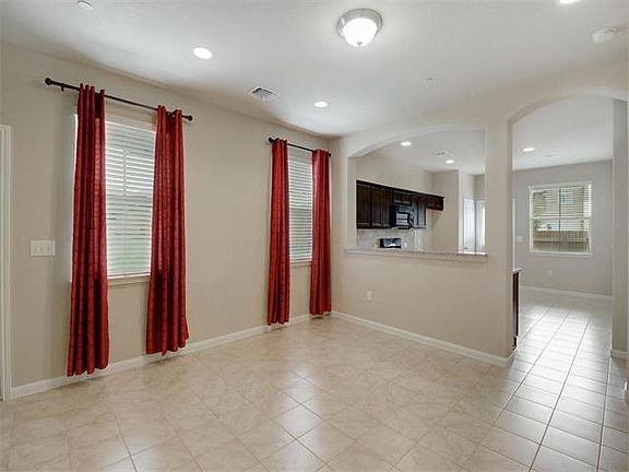 4th image of 2880 Donnell Dr Unit 3301