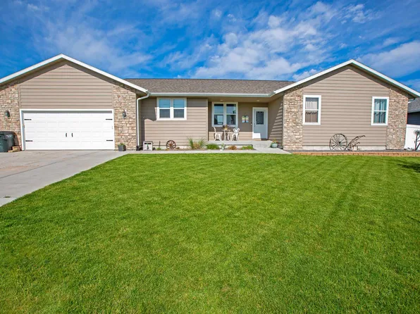 305 Ash Ave, Minden, NE 68959