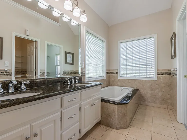 12515 Hollingsworth Rd — Photo 20