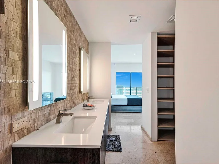 88 SW 7th St #2106 — Photo 27