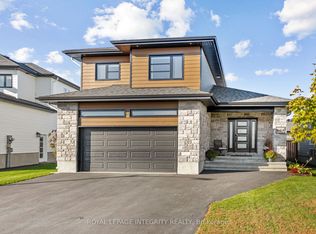 204 Hybrid St, Russell, ON K0A 1W0