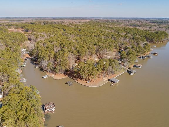 4th image of 130 Pine Needles Dr