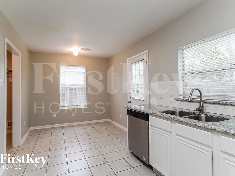 947 Leadenhall Cir — Photo 6