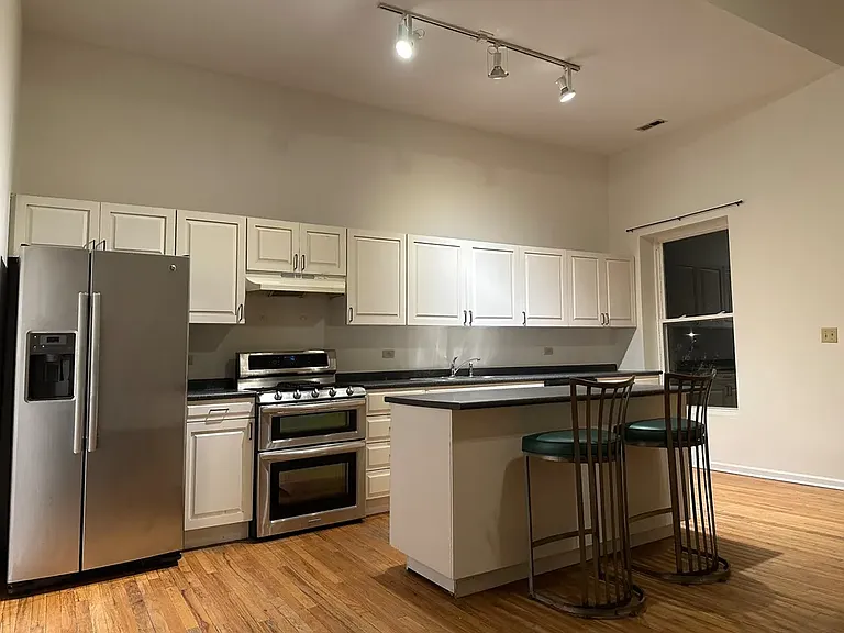 2259 W Adams St #3 — Photo 3