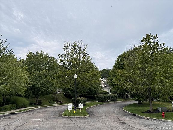 5th image of 54 Fairways Dr
