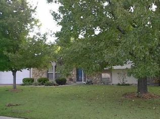 17 Raintree Dr, Saint Peters, MO 63376