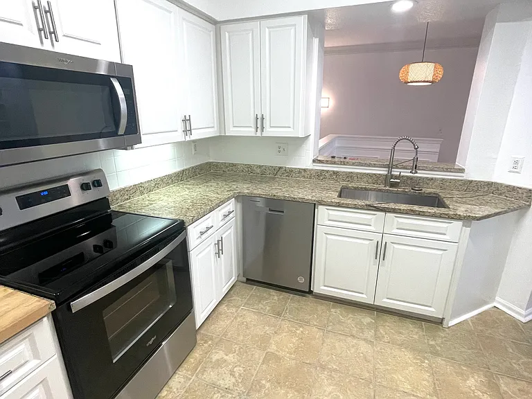 2201 Bay Club Cir — Photo 33