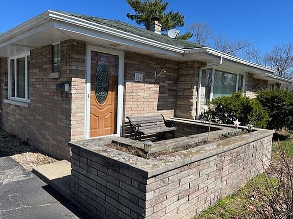 2nd image of 611 Broadmoor Ave