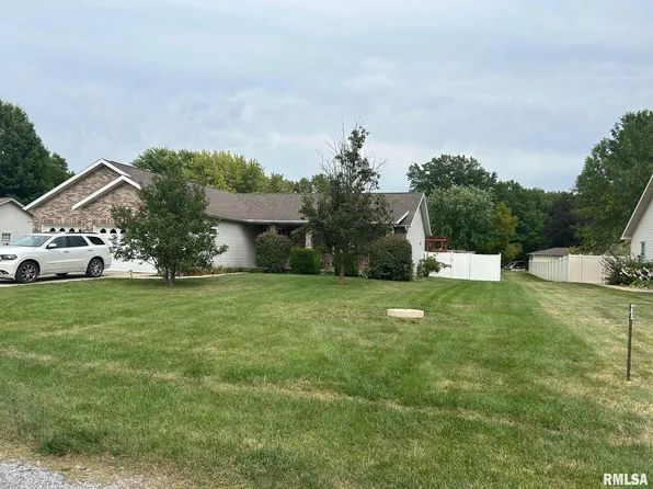 4 Brantley Ct, Taylorville, IL 62568