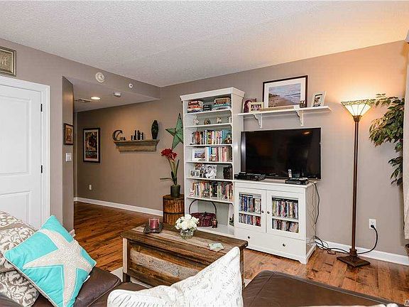 4th image of 242 Maple Ave