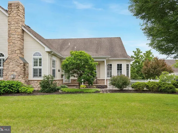 1005 Napa Cir, Pennsburg, PA 18073