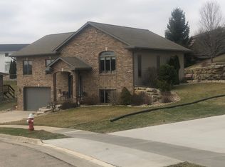 3519 Eclipse Cir, Dubuque, IA 52003