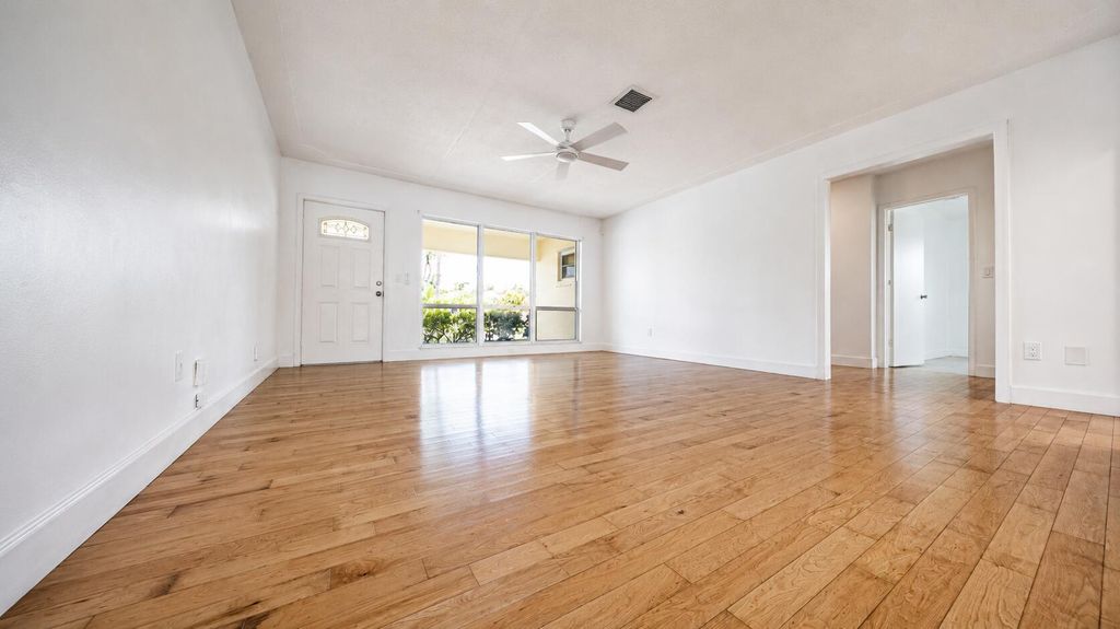 420 SE 4th Court, photo 7
