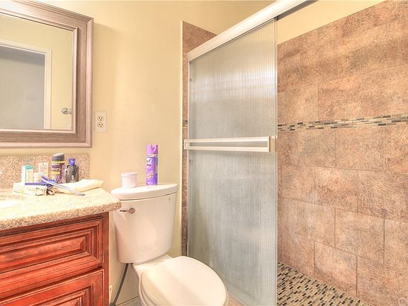 4th image of 738 N Shaftesbury Ave