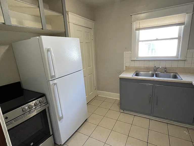 832 N Larch St #3 — Photo 10