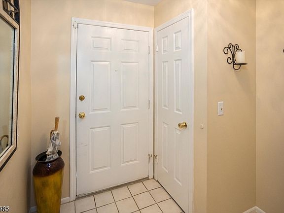 2nd image of 10 Brookstone Cir