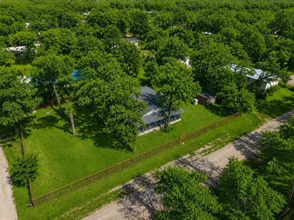 108 Blackfoot Dr, Mabank, TX 75156