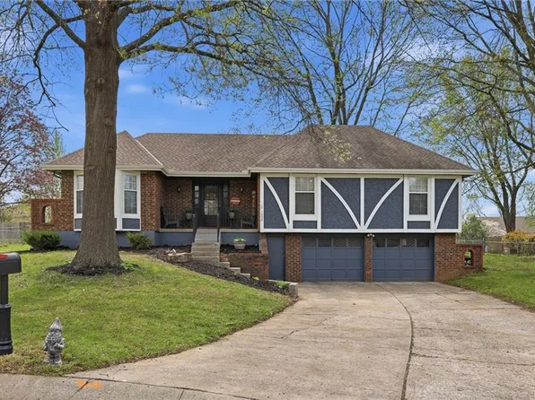 1008 SW Hiawatha Dr, Blue Springs, MO 64015