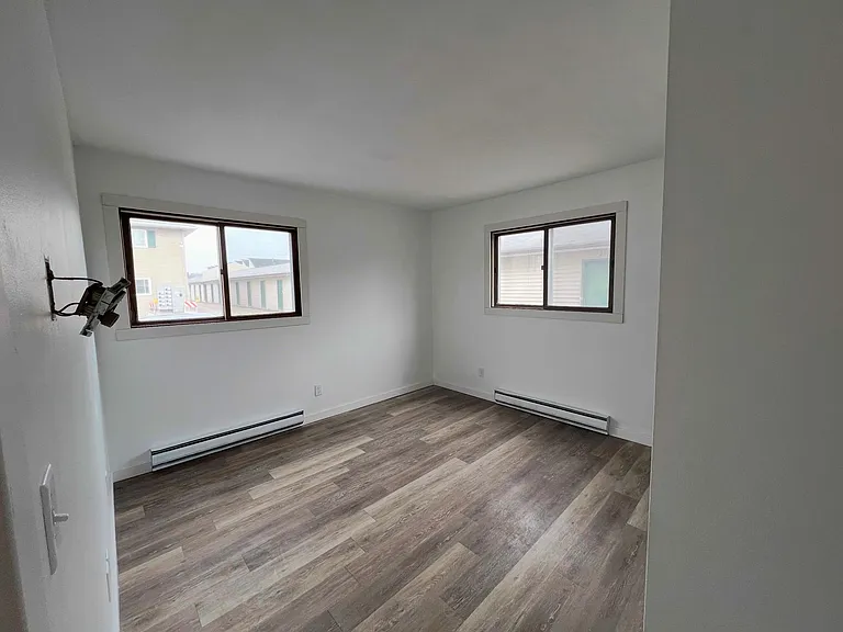909 Genrich St — Photo 7