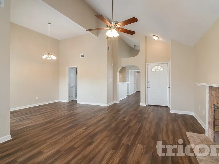 16027 Hidden Acres Dr — Photo 3