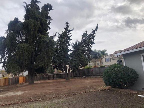 3rd image of 3530 Dahill Ct