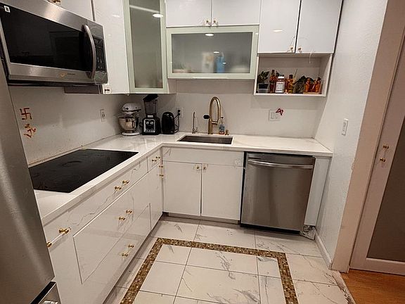 5th image of 4032 Doane St