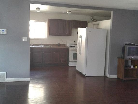4th image of 3955 Acapulco Ave