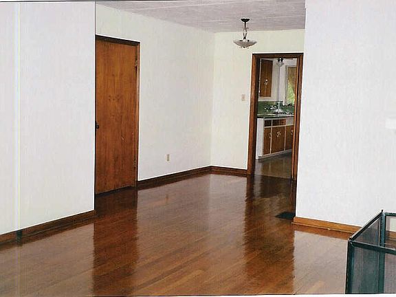 3rd image of 1655 Northwest Blvd APT C