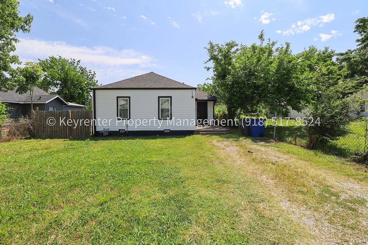 Building Photo - 5031 S 30th Ave W