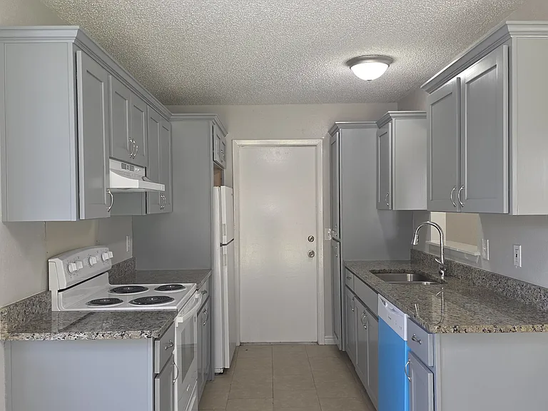 10562 Bounty Dr — Photo 20