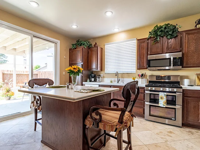 39786 Naples Dr — Photo 9