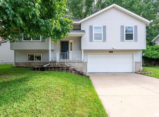 5809 Hillandale Rd, Davenport, IA 52806