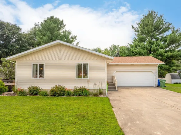 203 N Ely St, Clarksville, IA 50619