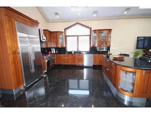 Sold by Bergen Basin Real Estate | media 17
