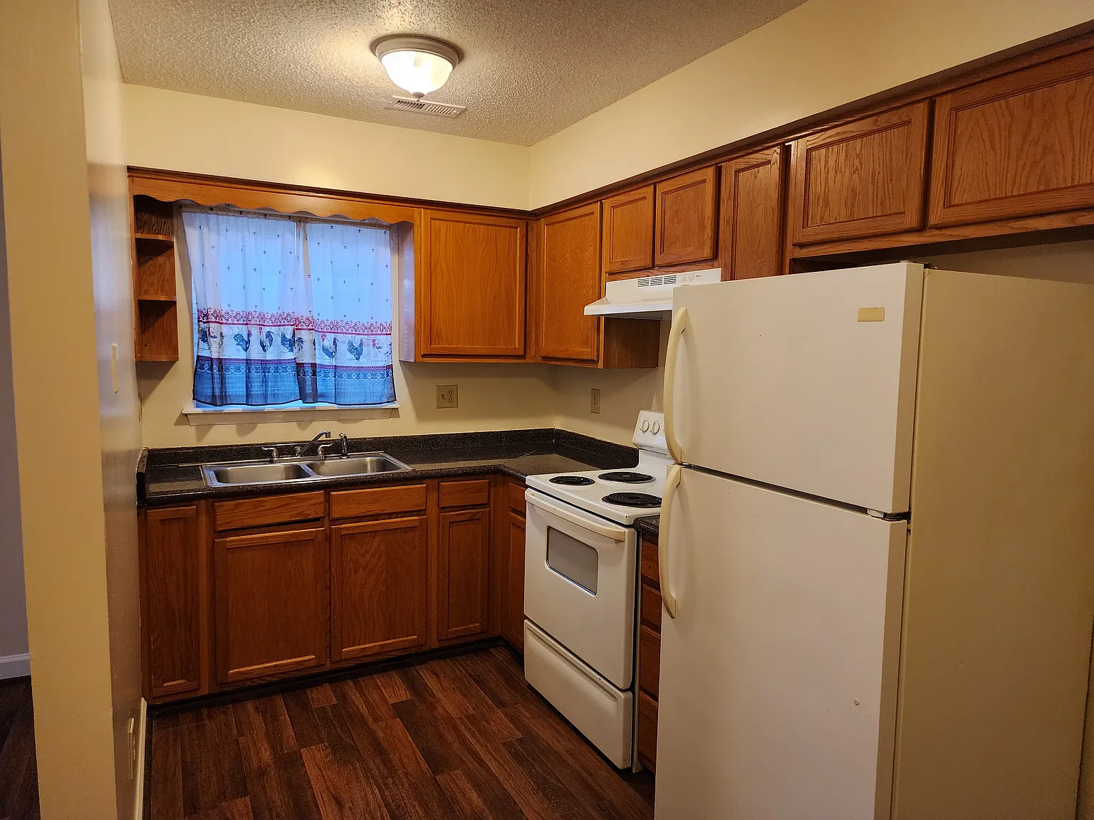 2 bed, 1000 sqft, $2,300 — Photo 4
