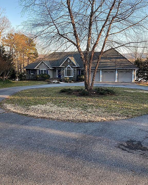 1st image of 138 Gross Point Dr