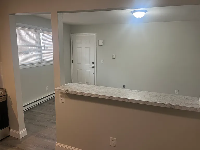 Hudson Valley Apartments — Photo 9