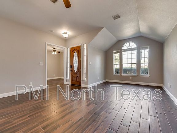 5th image of 10417 Camelot Dr