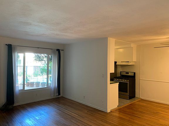 5th image of 1138 S La Cienega Blvd #20