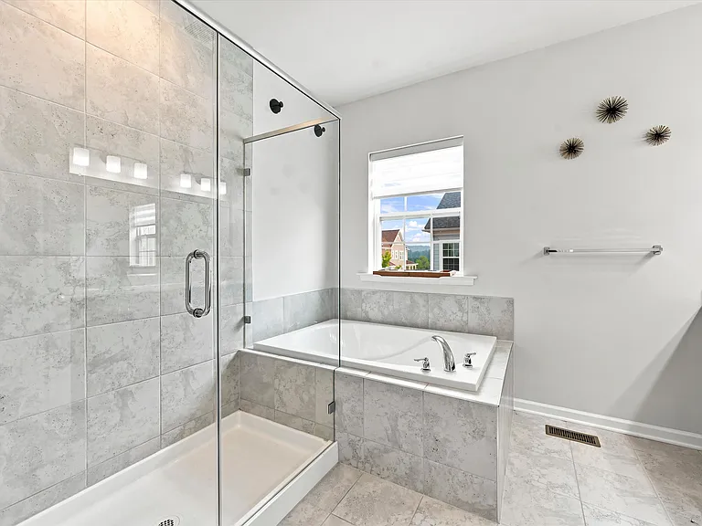 160 Shilling Ave — Photo 21