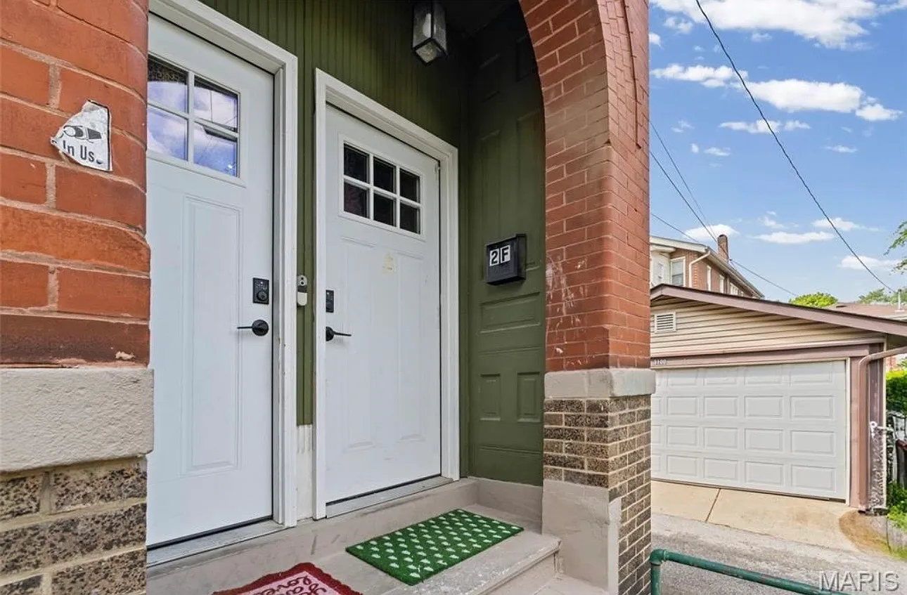 3 bed, 1127 sqft, $1,950 — Photo 2