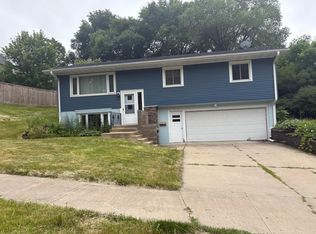 419 2nd St NE, Faribault, MN 55021