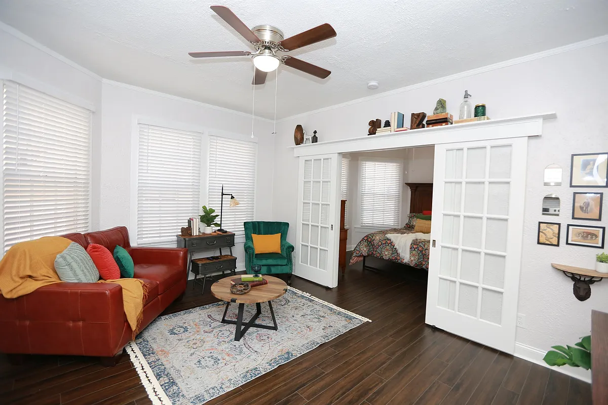 Building Photo - 407 S Melville Ave #3