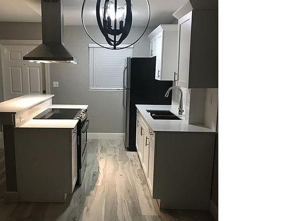 3rd image of 306 NE 1st Ave APT 208