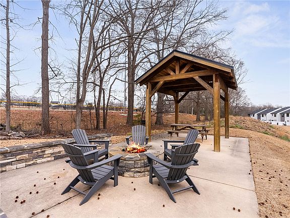 2nd image of 61 Connaught Ct