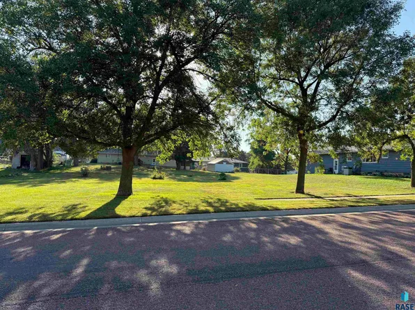 309 S Roberts St, Humboldt, SD 57035