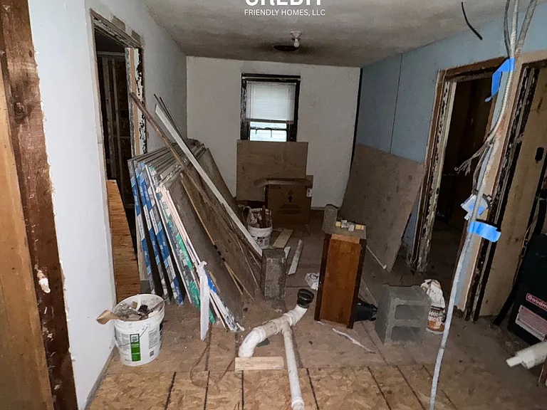 1637 W Cushing St — Photo 6