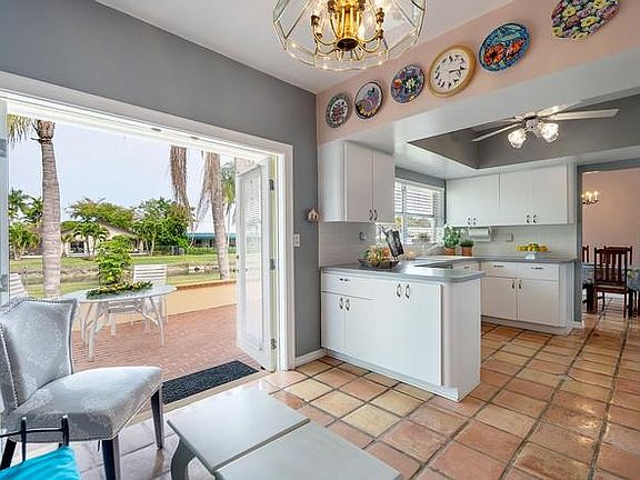 BREAKFAST NOOK/FRENCH DOORS TO PATIO