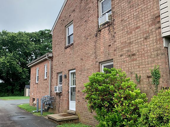 2nd image of 300 Claiborne Ave APT 2