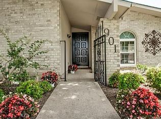 1901 Chamberlain Dr, Carrollton, TX 75007